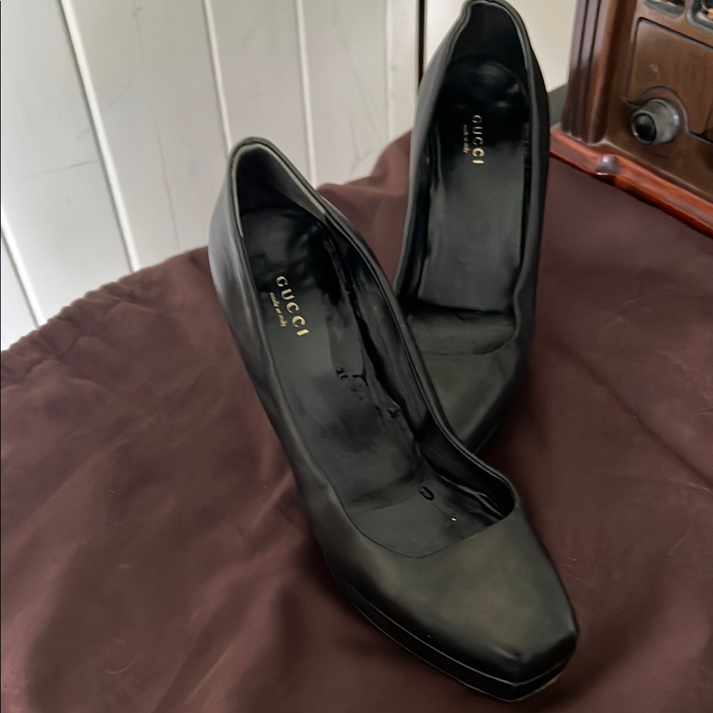 Gucci Women's Black Pumps-Authentic